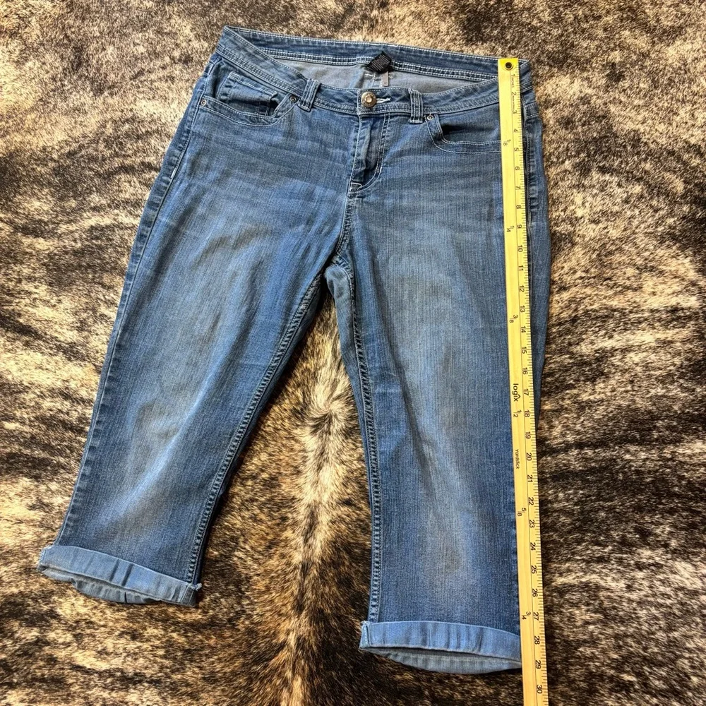 Apt 9 Women’s Denim Capris, Size 12, Embroidered back pockets, Y2K, Jeans - Picture 7 of 7